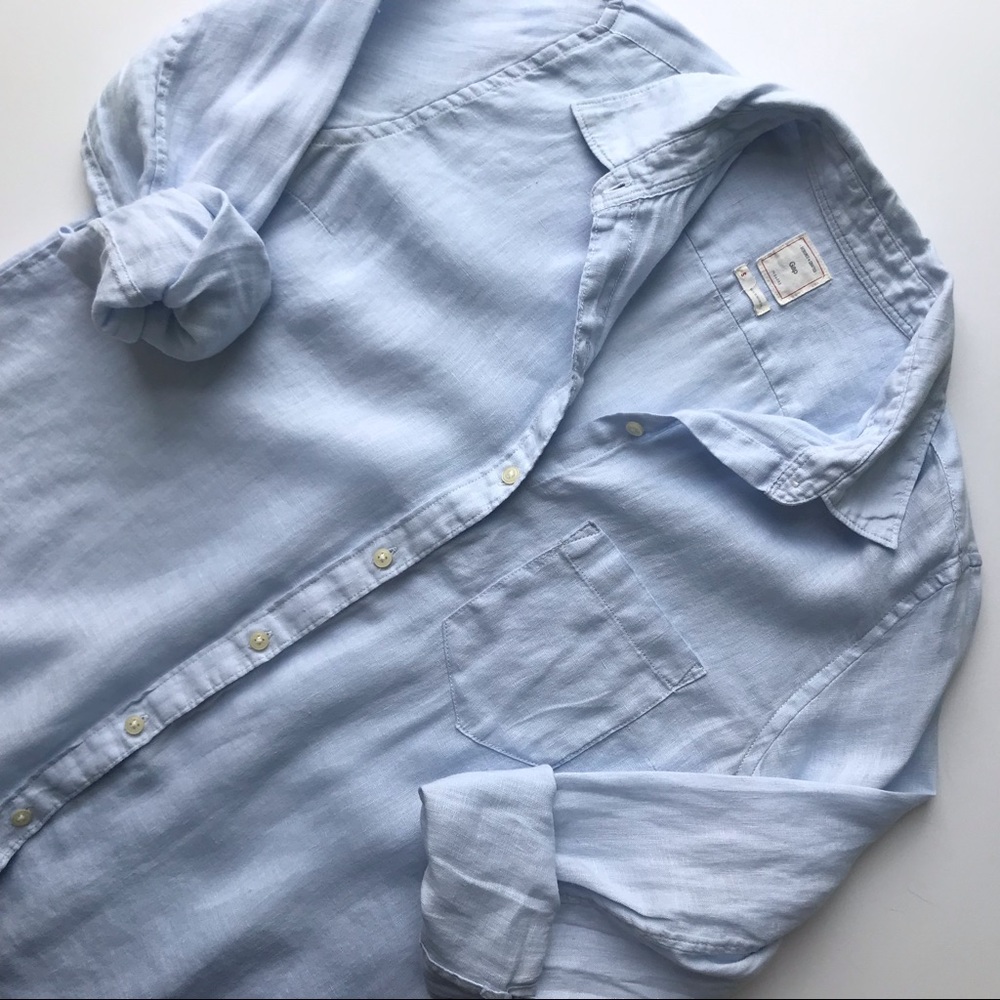 Gap light blue 100% linen button down shirt!